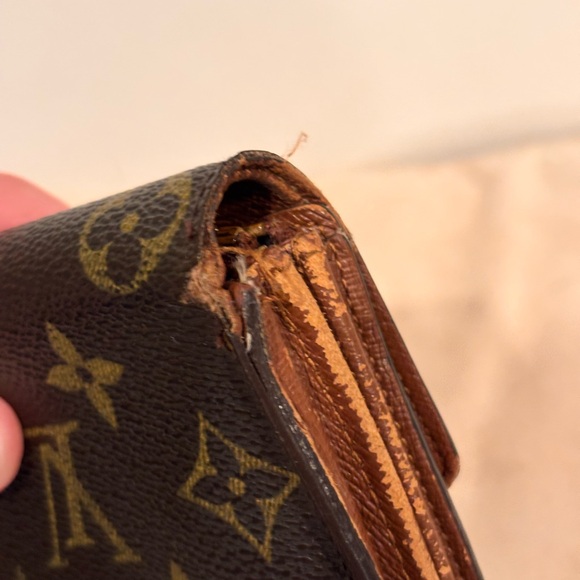 Louis Vuitton LV Sarah Brown Monogram Wallet - Picture 6 of 14